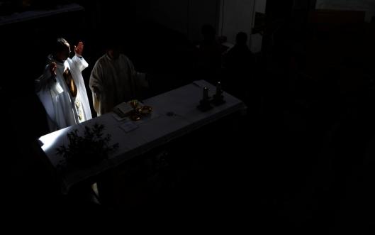 Milí kněží, kteří procházíte zkouškami Milí kněží, kteří procházíte zkouškami