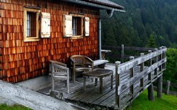 terasa, příroda, lavička / foto: Miloš Padevět terasa, příroda, lavička / foto: Miloš Padevět