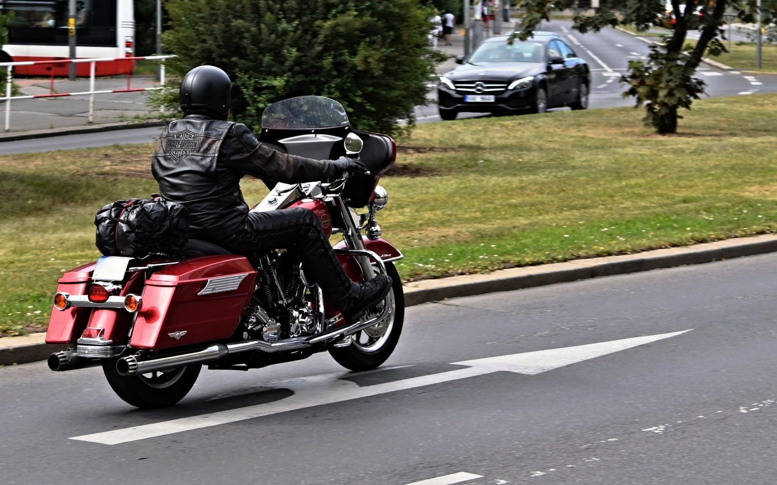 motorka, motocykl, Harley-Davidson, helma, směr, sebejistota / foto-ima-