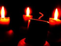 Advent, věnec, svíce, plamen, tma / ima