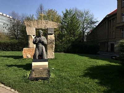Kardinál Josef Beran - pomník