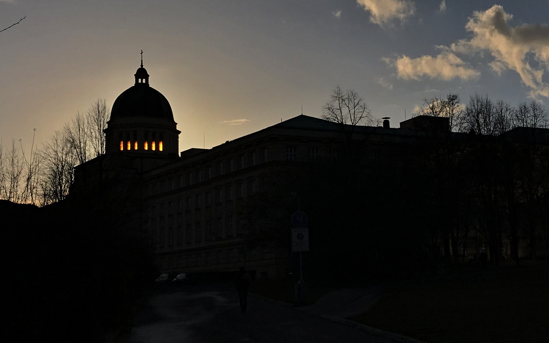 Tma, obloha,  arcibiskupský seminář Praha, světlo