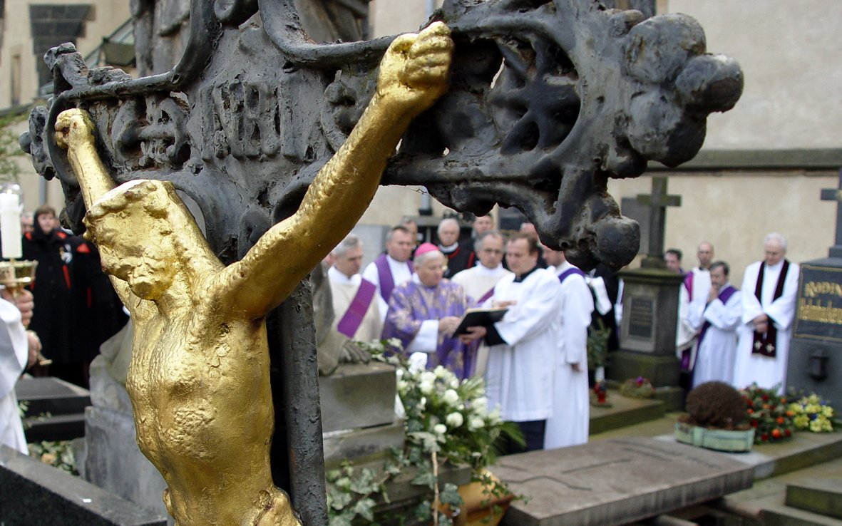 kříž, hřbitov, pohřeb, kněz, hrob / cross, cemetery, funeral, priest, grave / foto -ima-