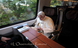 Papež Benedikt XVI. ve vlaku / foto: © VaticanMedia