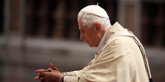 Zříkám se služby římského biskupa (11.2.2013 odstoupil Benedikt XVI.)