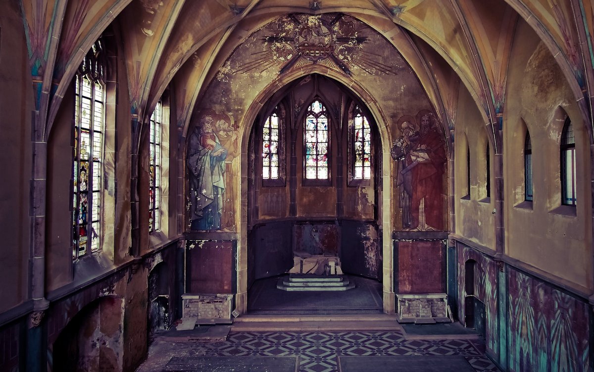 opuštěný kostel interier, starý,  / foto Michael Gaida Pixabay 