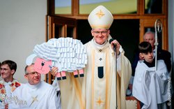Arcibiskup Josef Nuzík  / foto ČaV