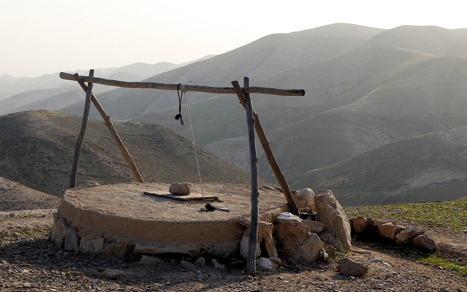 studna, poušť, hory, Izrael, Svatá země / foto Michal Němeček