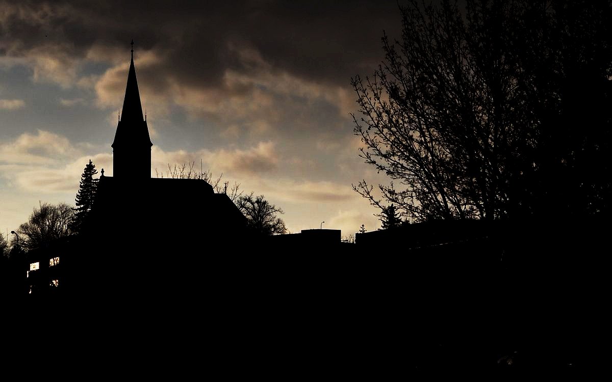 kostel, horizont, obrys, obloha, temnota, protisvětlo, kostel svatého Jakuba Praha Stodůlky / foto -ima-