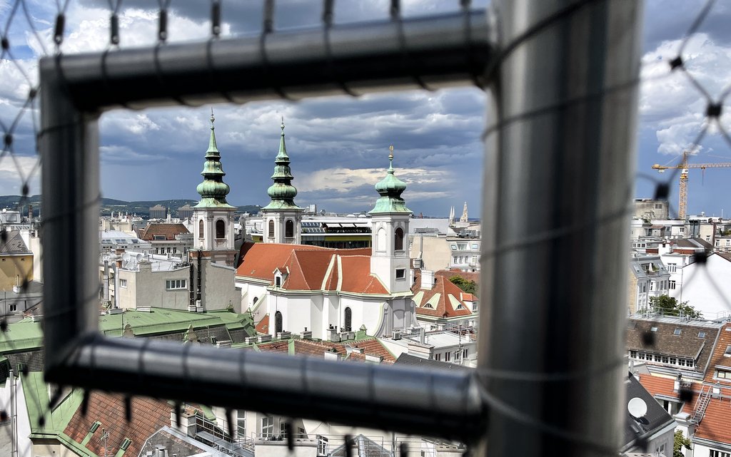 Kostel, průhled, město / -ima-