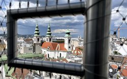 Kostel, průhled, město / -ima-