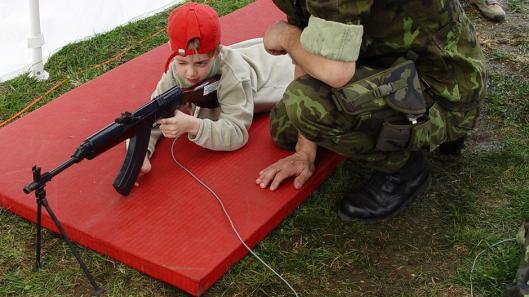 puška, samopal, zbraň, dítě, chlapec, střelba, voják / -ima-