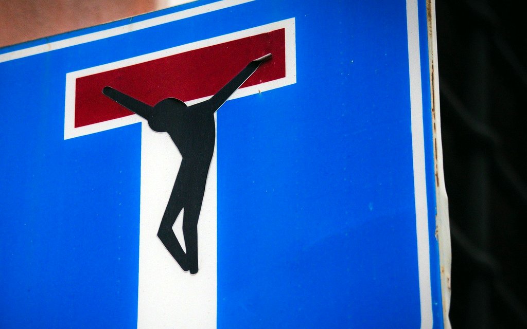 slepá ulice - dopravní značka, kříž, crucifix / foro: pixabay.com