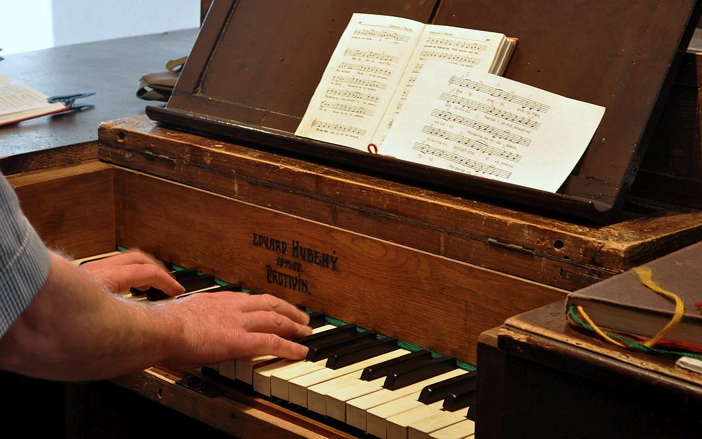 varhany, ruce, klávesy, kostel, hudba, liturgická hudba / -ima-