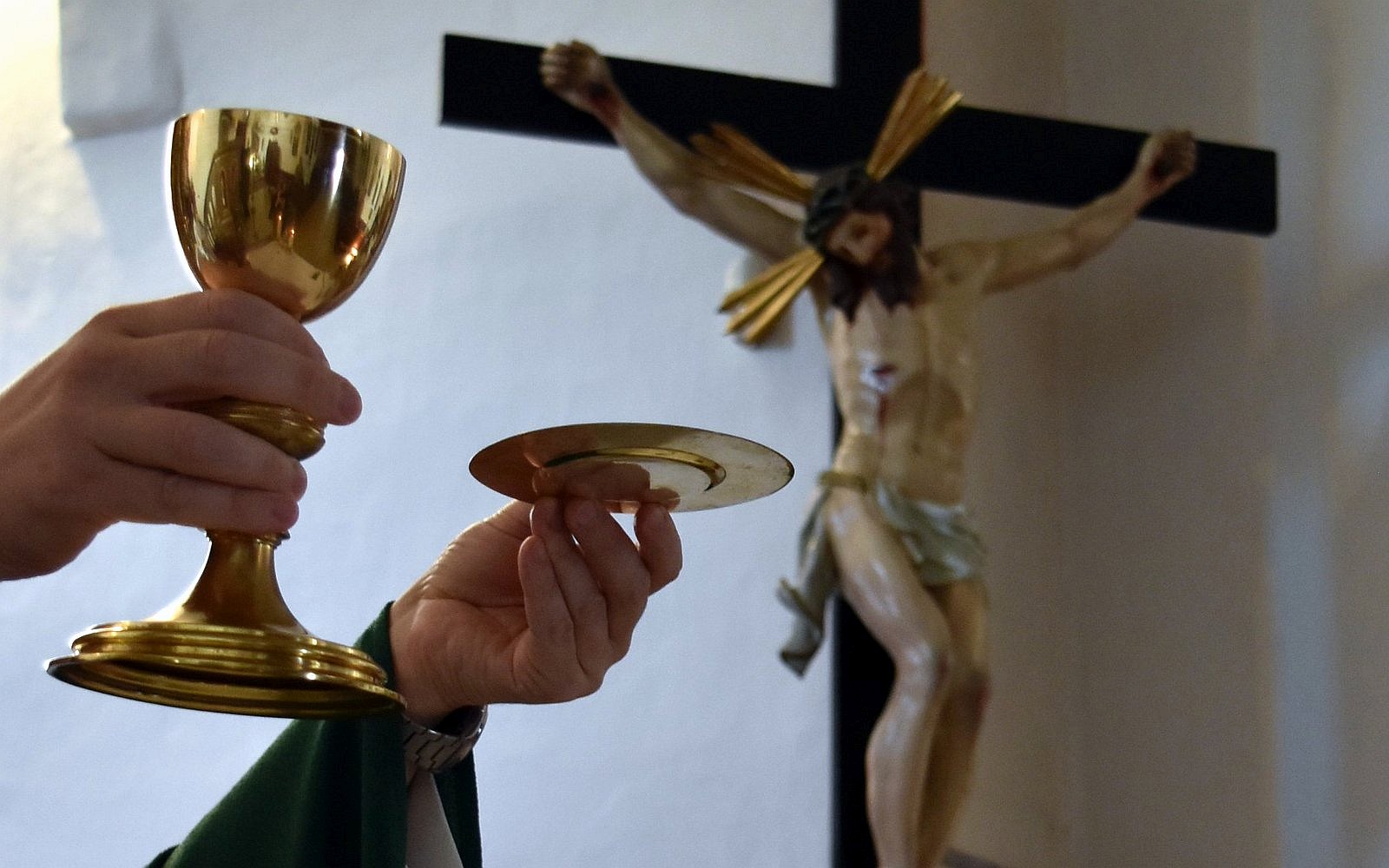 eucharistie, Ježíš Kristus, kříž, kalich, patena, pozdvihování, mše svatá / holy mass, cross, calyx / foto -ima-