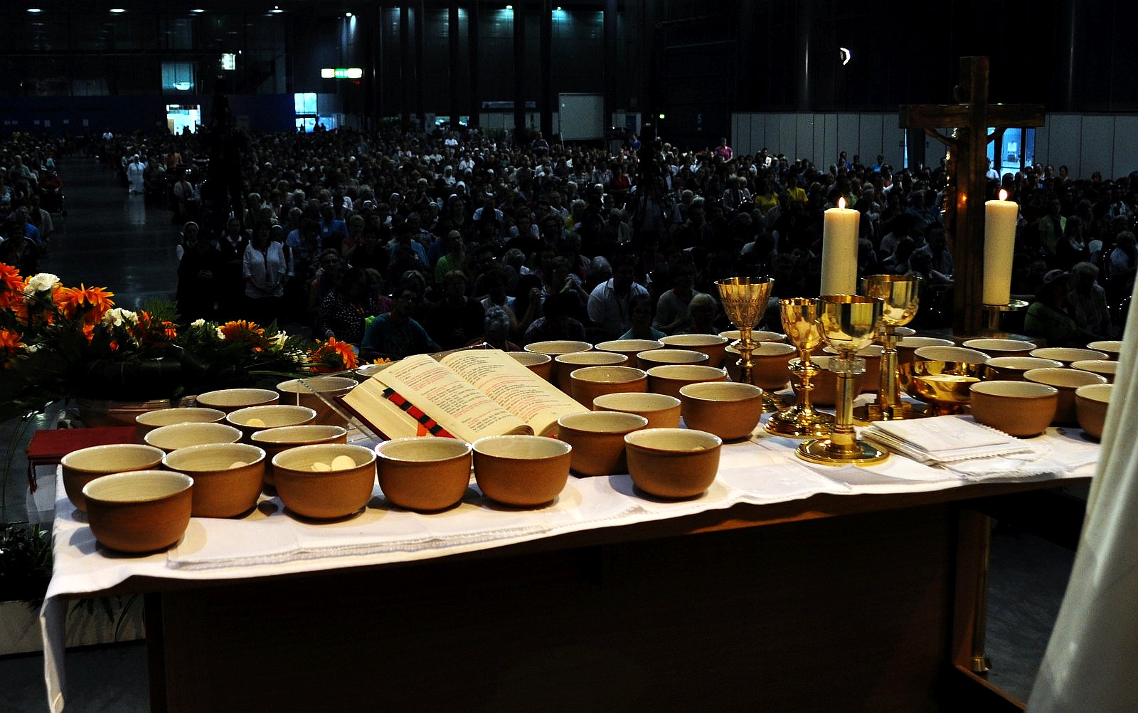 eucharistie, oltář, mše, lidé, klaich / foto -ima